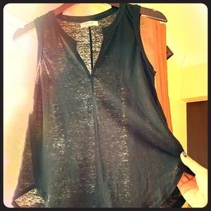 Linen split-neck tank in true black